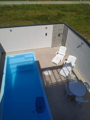 Casa perto da praia com piscina e churrasqueira